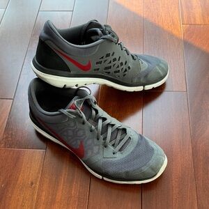 Nike Men's Athletic Shoes in Gray and Red